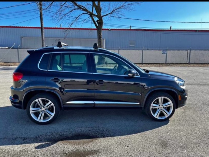 2016 Volkswagen Tiguan R-LINE